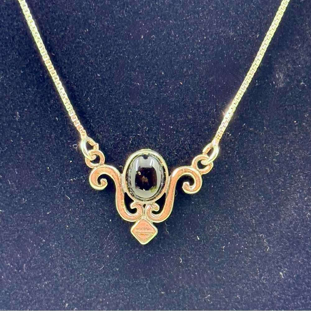 Elegant silver and Black Pendant Necklace